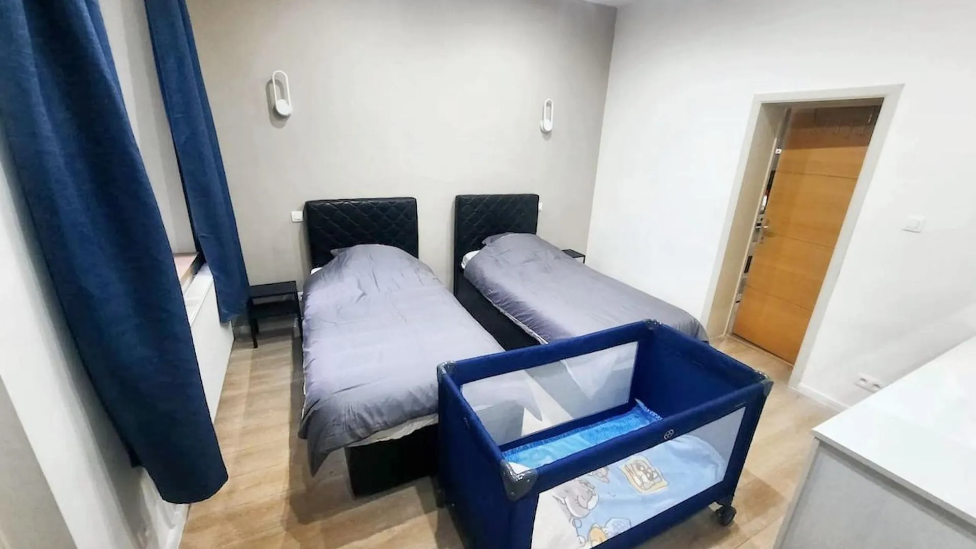 Modern Apartment In Molenbeek Saint Jean / 77 M² / Parking Брюссель