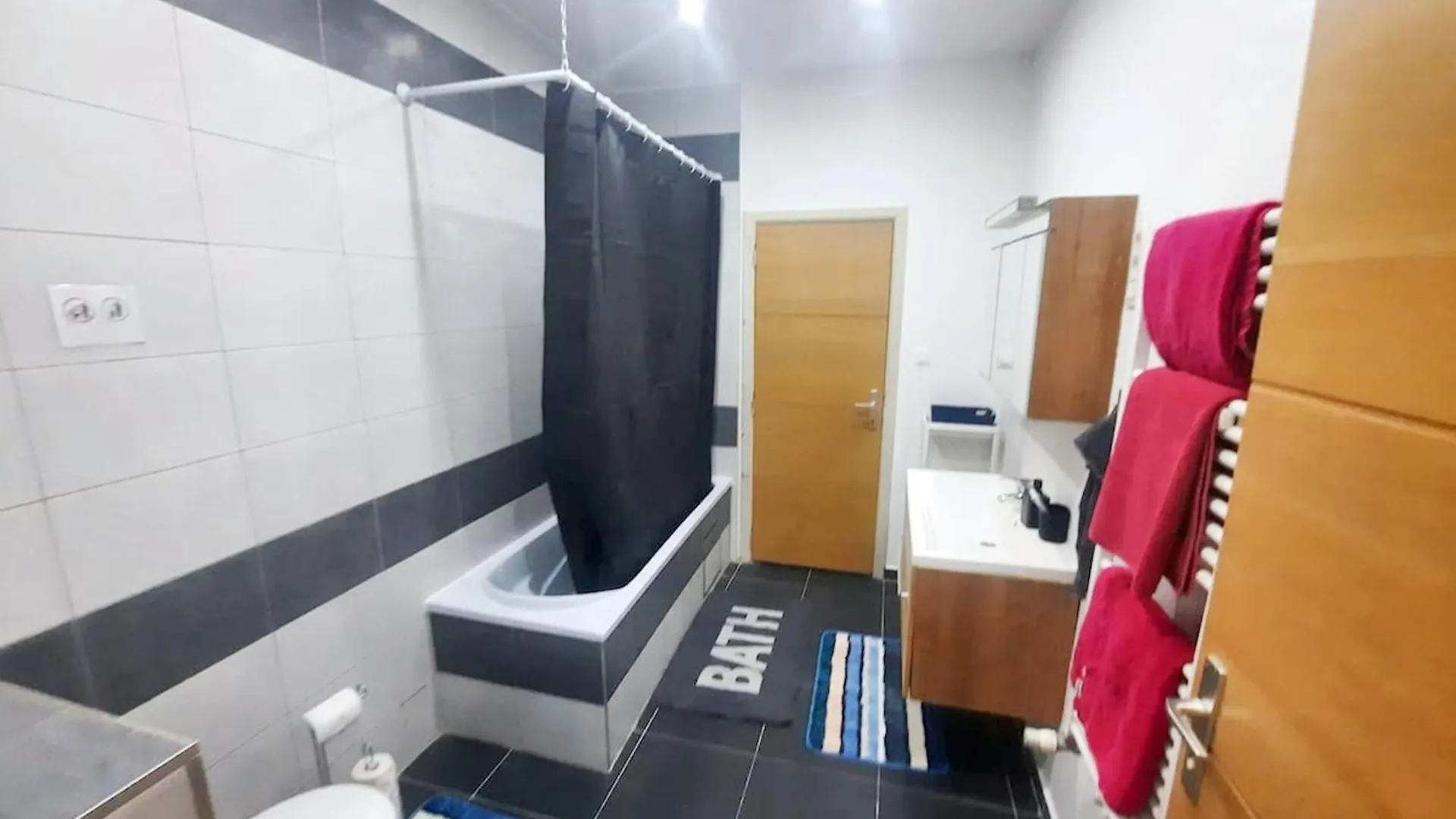 Modern Apartment In Molenbeek Saint Jean / 77 M² / Parking Брюссель Бельгия