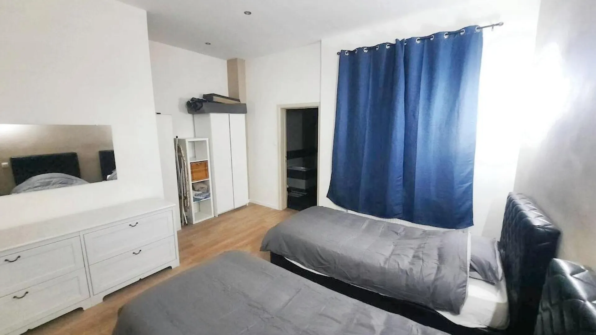Modern Apartment In Molenbeek Saint Jean / 77 M² / Parking Брюссель